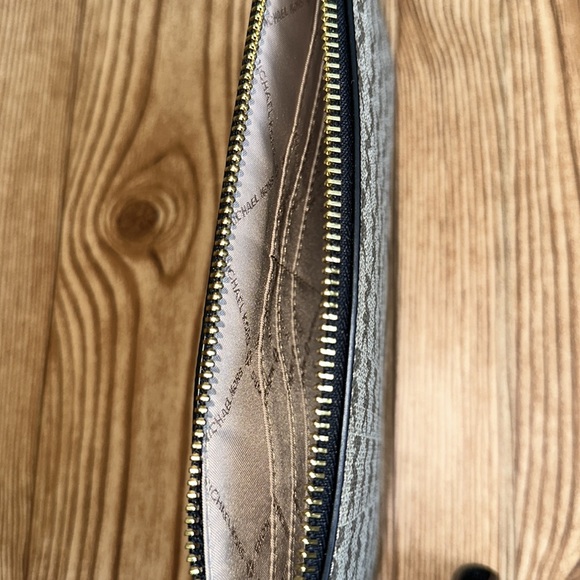 Michael Kors Jet Set Logo Coated Canvas Pouch - Picture 5 of 7